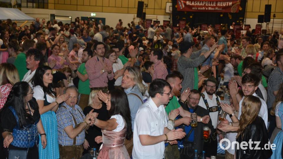 Beste Stimmung beim Mitterteicher Starkbierfest. Bild: jr