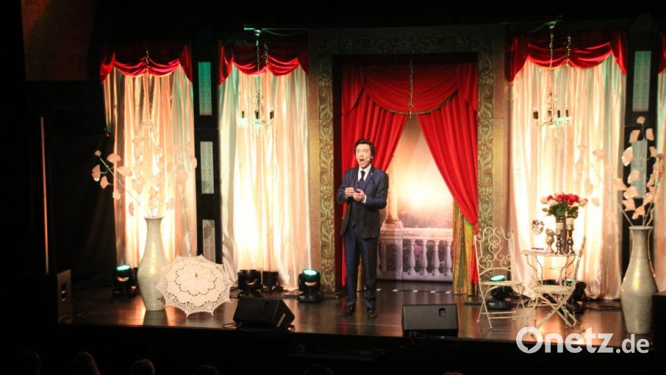 Armin Stöckl begrüßte das Publikum mit viel Charme und Humor. Bild: kmo