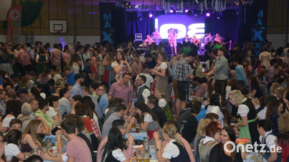 Bis auf den letzten Platz besetzt war die Mitterteicher Mehrzweckhalle. Bild: jr