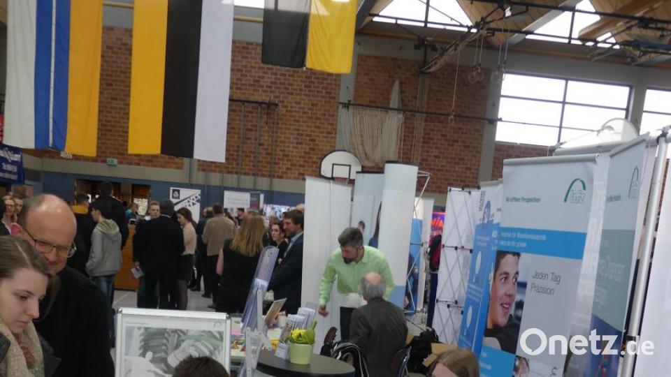 Ausbildungsakquisiteure des Beruflichen Fortbildungszentrums der Bayerischen wirtschaft bfz bieten ein Kompetenztraining an. Bild: rn