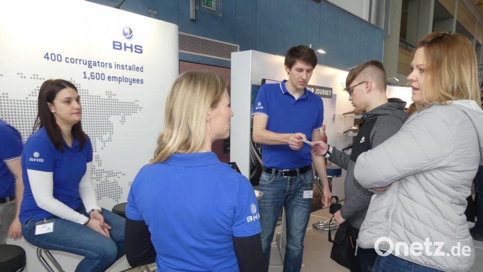 Informationsaustausch am BHS-Stand. Bild: rn