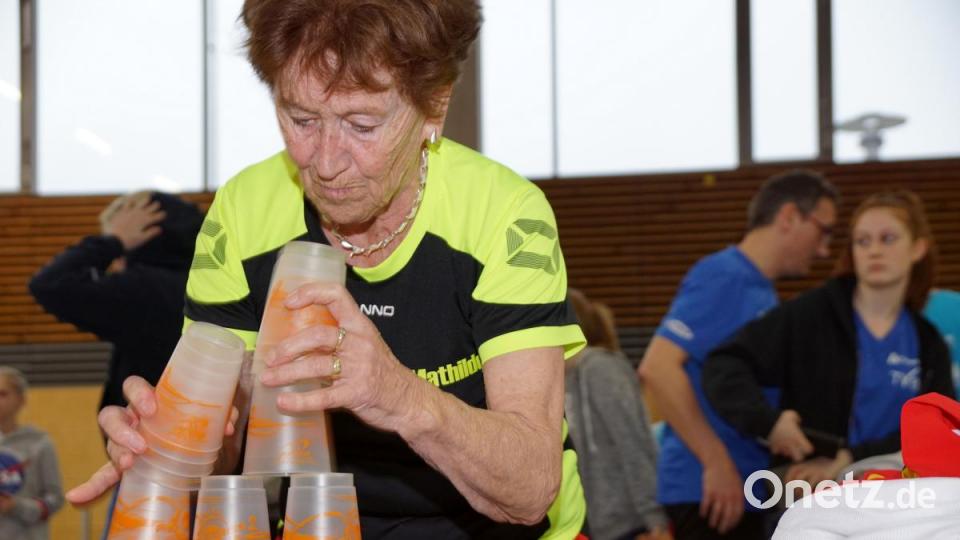 Speed-Stacking: Mathilde Olischer, ein Vorbild für die Jugend. Sportliches Becherstapeln brachte ihr am Sonntag drei Weltmeistertitel und vier Goldmedaillen. Erstmals wurde sie 2008 Weltmeisterin. Bild: bkr