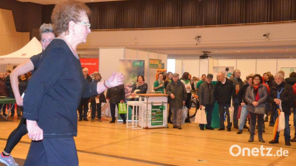 Der Sport spielt eine große Rolle bei der Outdoor- &amp; Freizeit-Messe „Out/Zeit“ in der Max-Reger-Halle. Sowohl in der Theorie als auch, wie hier, in der Praxis. Bild: Kunz