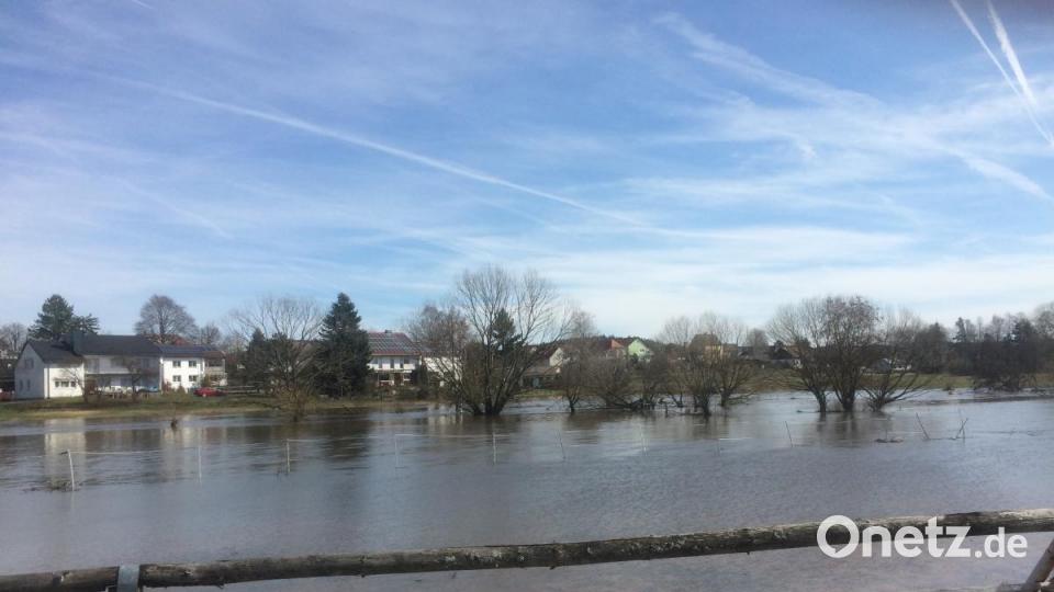 Wo in Mantel sonst Pferde auf der Koppel stehen, befindet sich nun ein einziger See. Bild: sei