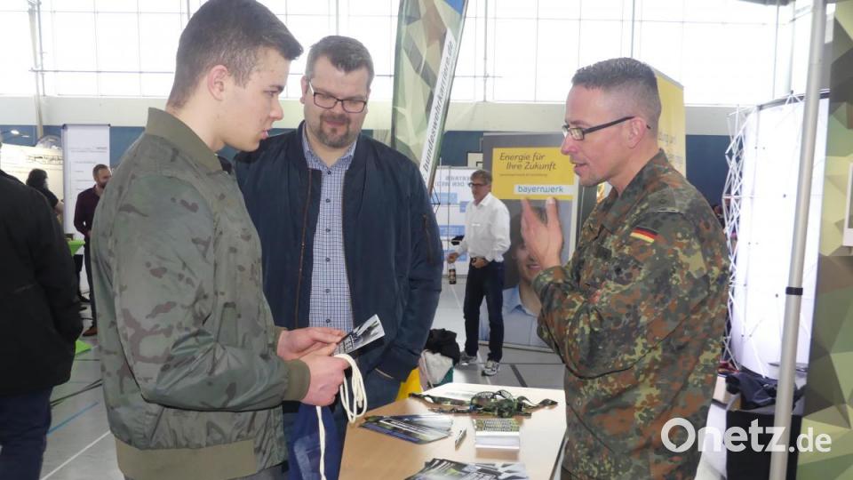 Vor allem männliche Jugendliche informieren sich über den Dienst bei der Bundeswehr. Bild: rn