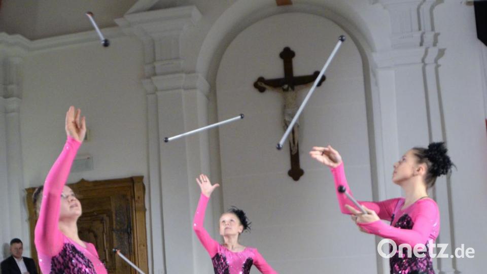 Ein flotter Samba-Tanz in der Kloster-Aula.. Bild: zch