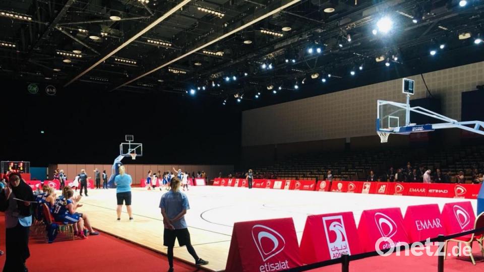 Am Dienstag durften sich die Amberger Basketballer schon mal warmspielen. Bild: Ludwig Weidel