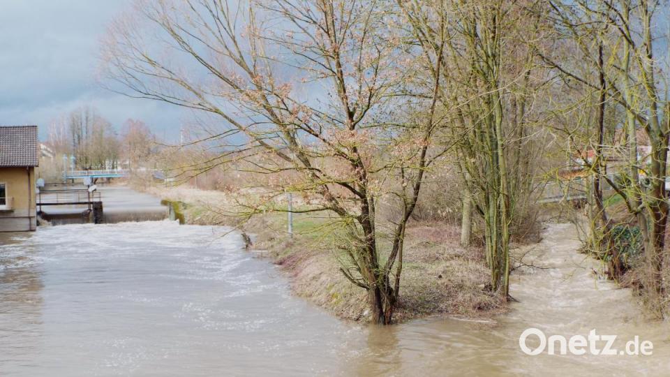 Hier - beim Stauwerk in Haselmühl - läuft der Krumbach in die Vils. Bild: e