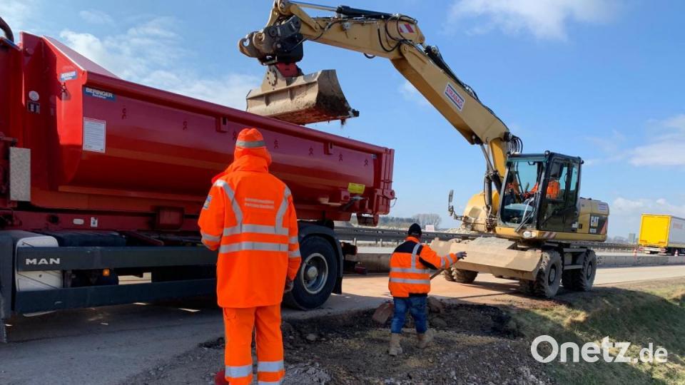 Ein 22-Jähriger fuhr heute Nacht um 22.37 Uhr mit einem Lkw auf der A3 in Fahrtrichtung Nürnberg. Kurz vor der Anschlussstelle Rosenhof am Beginn der Baustelle kam der Lastwagen aus bisher ungeklärter Ursache nach rechts von der Fahrbahn ab. Bild: Alexander Auer