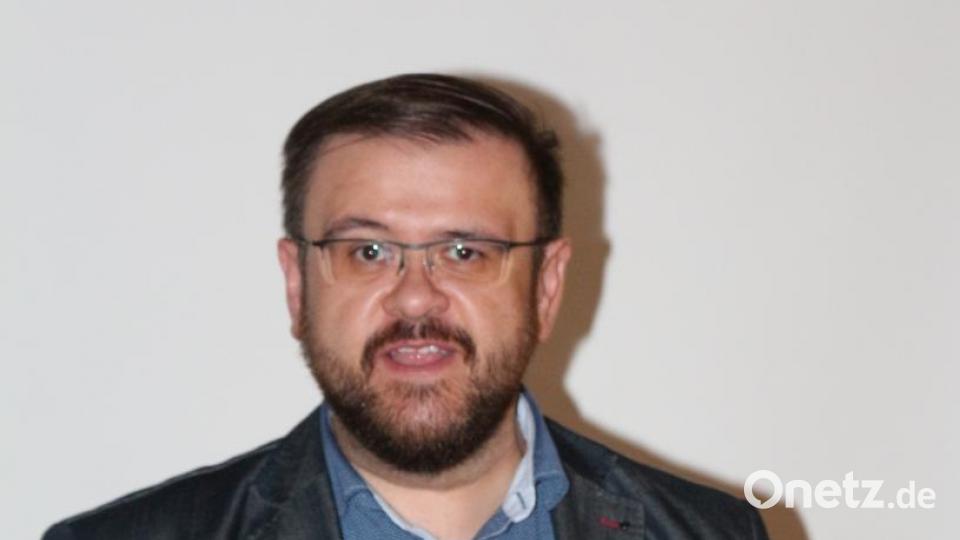 Gemeinderat Hans Walter bedankt sich bei den Geehrten für deren unermüdlichen Einsatz für die KSK Kastl und bei der Sammlung für den Bund der Kriegsgräber. Bild: rpp