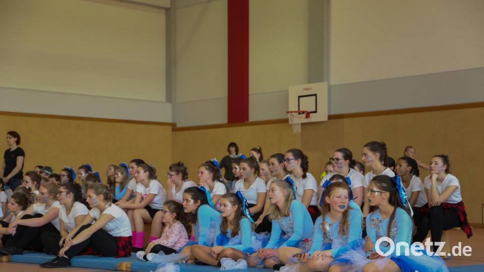Beim Tanzwettbewerb &quot;Showtime&quot; in der Schulsporthalle Erbendorf traten am Samstag 29 Tanzgruppen an. Bild: rw