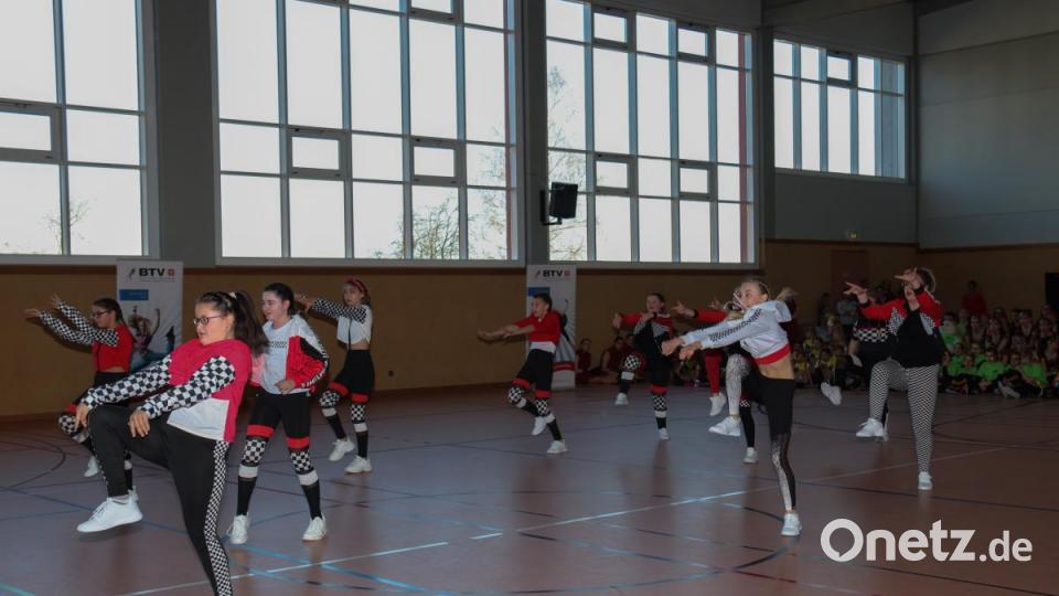 Beim Tanzwettbewerb &quot;Showtime&quot; in der Schulsporthalle Erbendorf traten am Samstag 29 Tanzgruppen an. Bild: rw