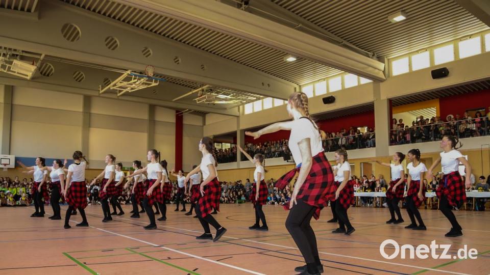 Beim Tanzwettbewerb &quot;Showtime&quot; in der Schulsporthalle Erbendorf traten am Samstag 29 Tanzgruppen an. Bild: rw