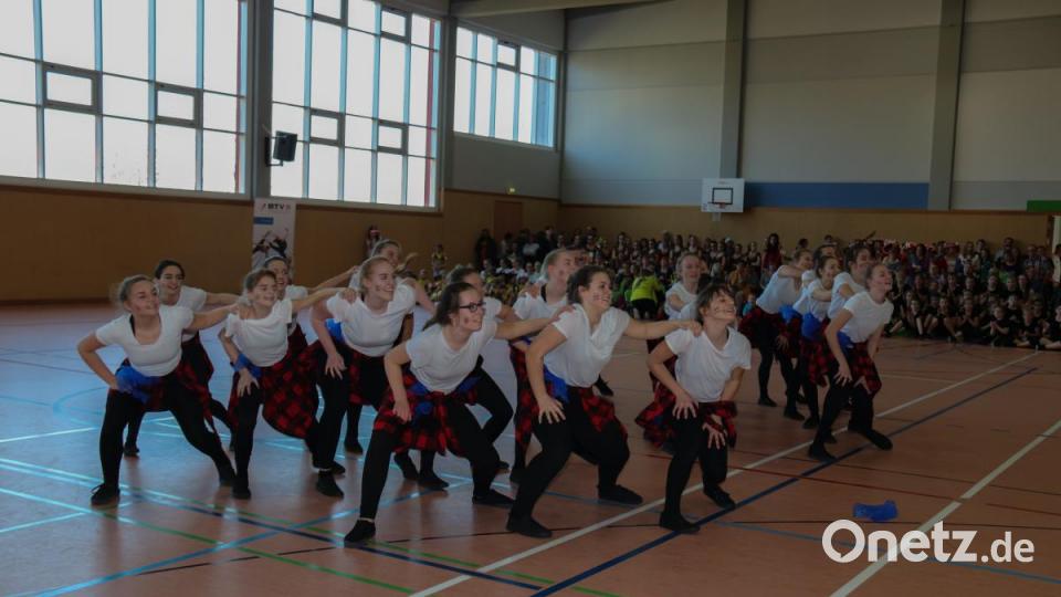 Beim Tanzwettbewerb &quot;Showtime&quot; in der Schulsporthalle Erbendorf traten am Samstag 29 Tanzgruppen an. Bild: rw