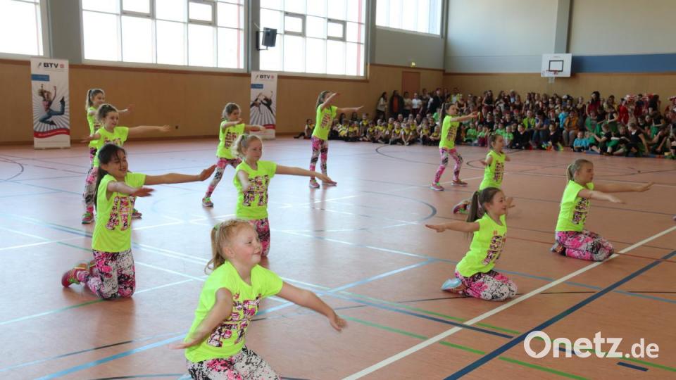 Beim Tanzwettbewerb &quot;Showtime&quot; in der Schulsporthalle Erbendorf traten am Samstag 29 Tanzgruppen an. Bild: rw