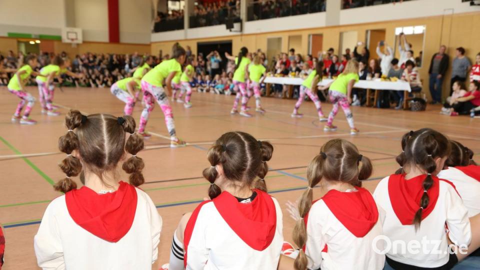 Beim Tanzwettbewerb &quot;Showtime&quot; in der Schulsporthalle Erbendorf traten am Samstag 29 Tanzgruppen an. Bild: rw