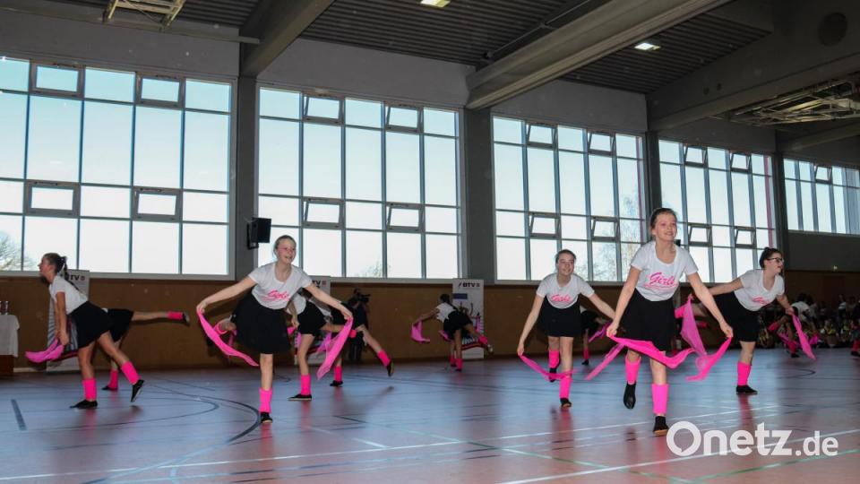 Beim Tanzwettbewerb &quot;Showtime&quot; in der Schulsporthalle Erbendorf traten am Samstag 29 Tanzgruppen an. Bild: rw
