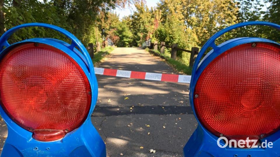 Nach der Bergung des steckengebliebenen Lastwagens ist der Verbindungsweg zu den Kleingärten im Stadtteil Luitpoldhöhe gesperrt. Bild: upl