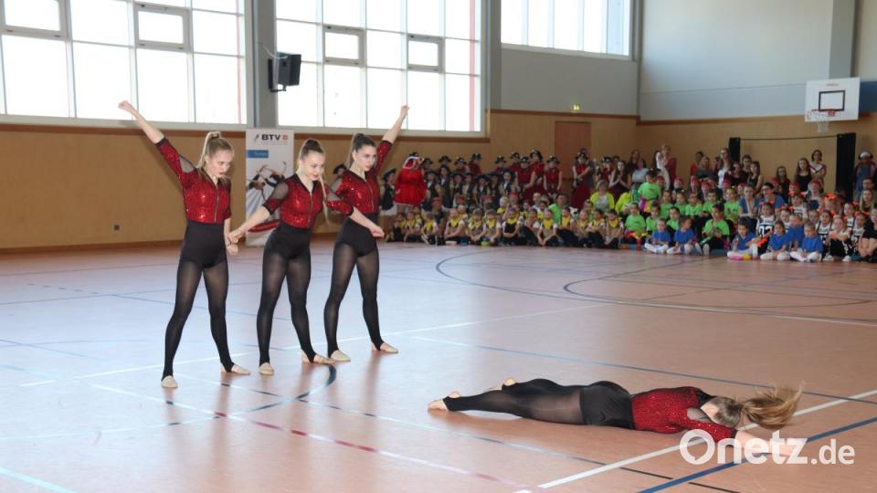 Beim Tanzwettbewerb &quot;Showtime&quot; in der Schulsporthalle Erbendorf traten am Samstag 29 Tanzgruppen an. Bild: rw