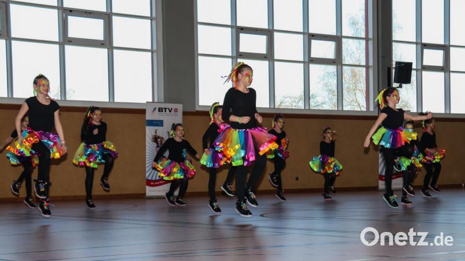 Beim Tanzwettbewerb &quot;Showtime&quot; in der Schulsporthalle Erbendorf traten am Samstag 29 Tanzgruppen an. Bild: rw
