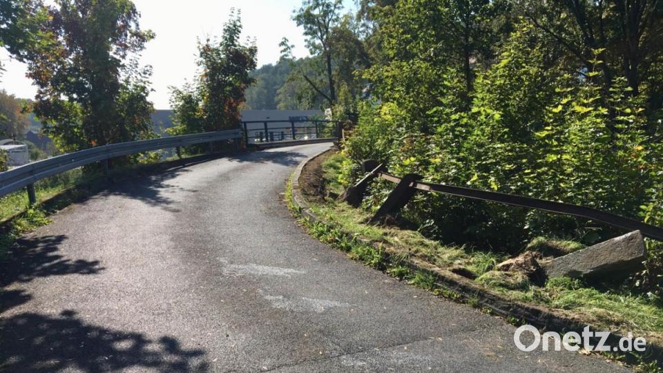 Nach der Bergung des steckengebliebenen Lastwagens ist der Verbindungsweg zu den Kleingärten im Stadtteil Luitpoldhöhe gesperrt. Bild: upl