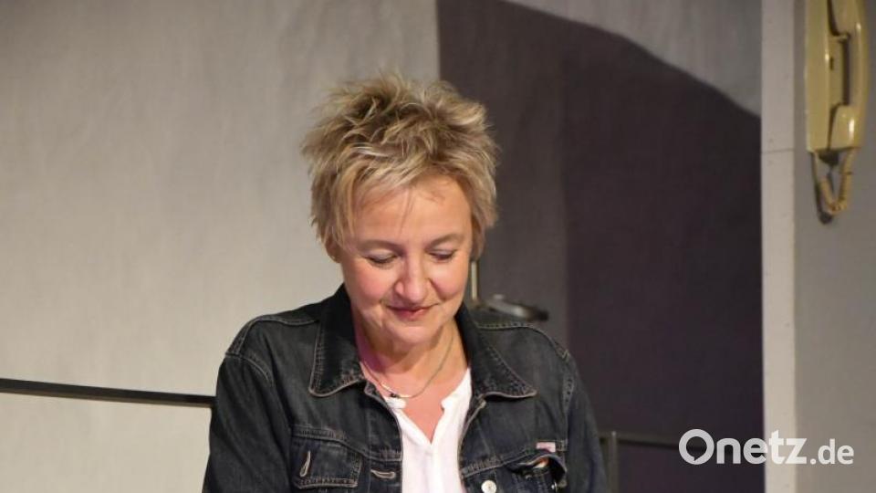 Anne schwelgt in Erinnerungen der alten Zeiten, als sie selbst noch Studentin war. Bild: Freya Stöckl