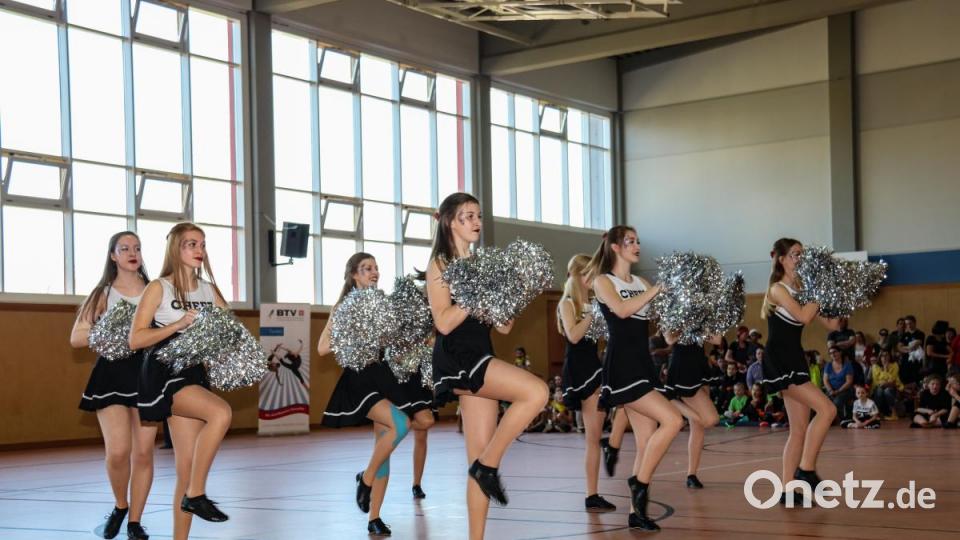 Beim Tanzwettbewerb &quot;Showtime&quot; in der Schulsporthalle Erbendorf traten am Samstag 29 Tanzgruppen an. Bild: rw