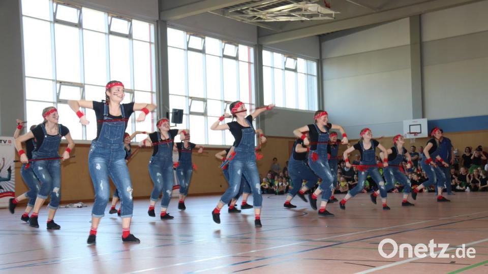 Beim Tanzwettbewerb &quot;Showtime&quot; in der Schulsporthalle Erbendorf traten am Samstag 29 Tanzgruppen an. Bild: rw