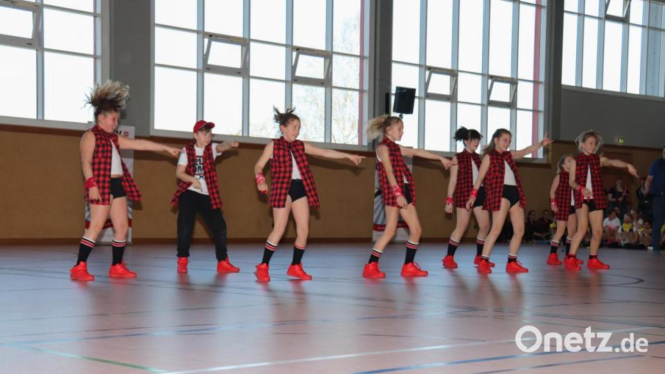 Beim Tanzwettbewerb &quot;Showtime&quot; in der Schulsporthalle Erbendorf traten am Samstag 29 Tanzgruppen an. Bild: rw