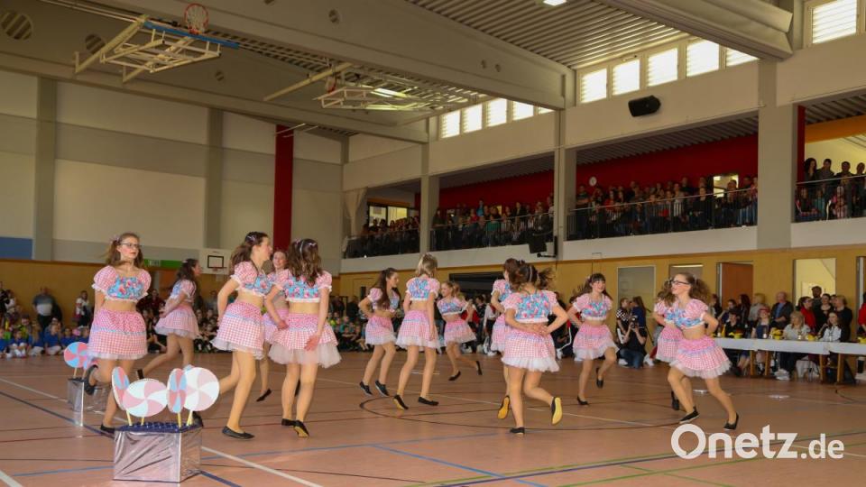 Beim Tanzwettbewerb &quot;Showtime&quot; in der Schulsporthalle Erbendorf traten am Samstag 29 Tanzgruppen an. Bild: rw