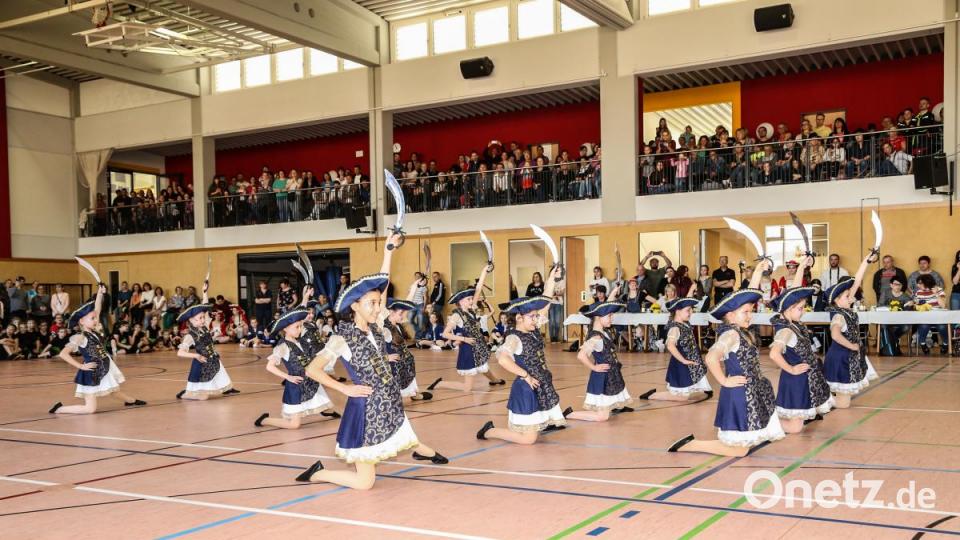 Beim Tanzwettbewerb &quot;Showtime&quot; in der Schulsporthalle Erbendorf traten am Samstag 29 Tanzgruppen an. Bild: rw