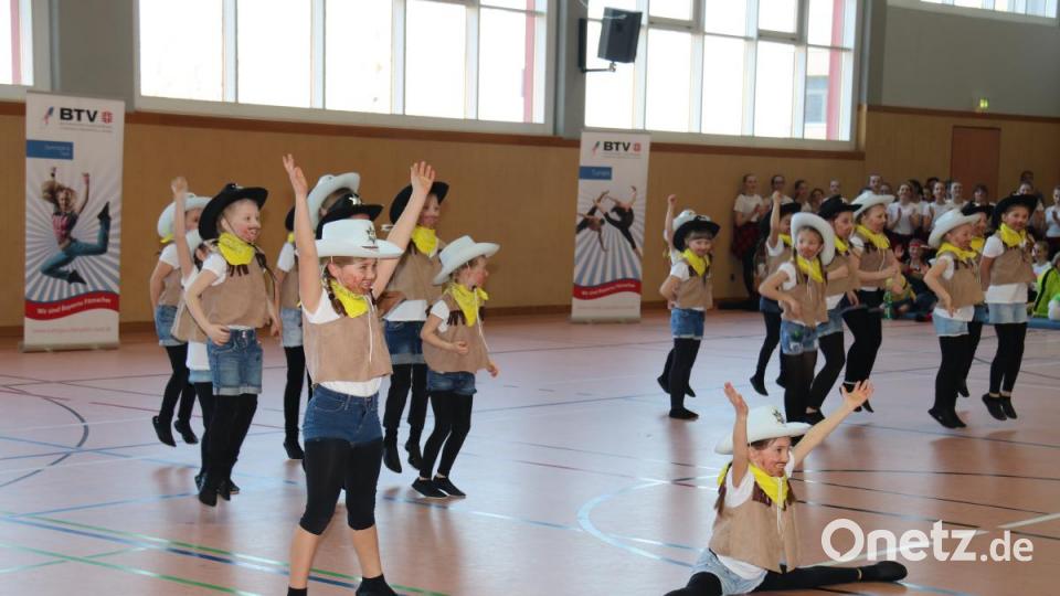 Beim Tanzwettbewerb &quot;Showtime&quot; in der Schulsporthalle Erbendorf traten am Samstag 29 Tanzgruppen an. Bild: rw