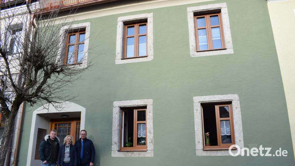 Niels, Kirstin und Michael Schäffler wollten unbedingt den Charakter des Hauses erhalten. Bild: szl