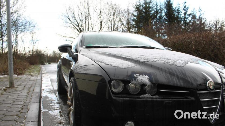 Sie sieht er aus, der Alfa Romeo, der in Bayreuth seit eineinhalb Jahren herumsteht. Bild: Thorsten Gütling/Bayreuther Tagblatt