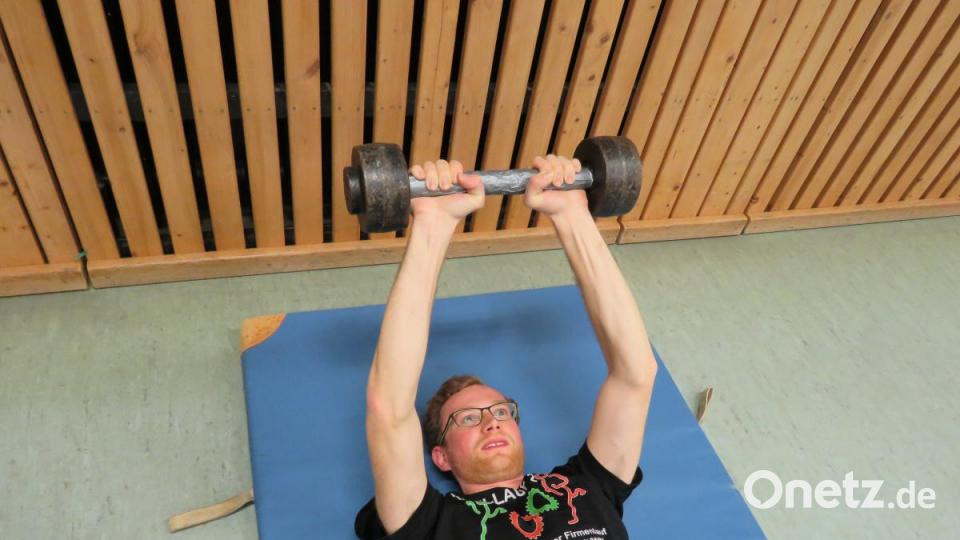 Für starke Muskeln stehen Krafttrainingsgeräte zur Verfügung. Bild: ubb