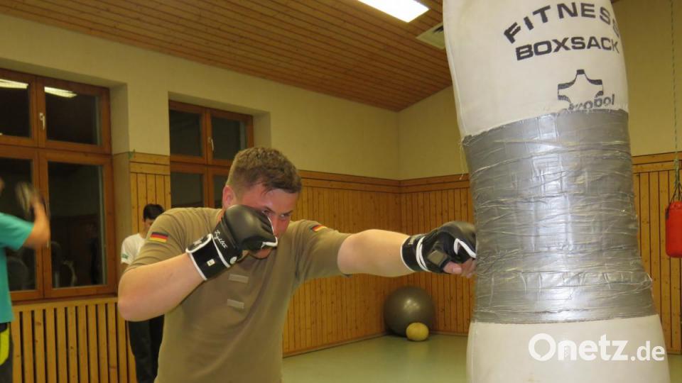 Boxen ist Kraftsport: Die wöchentlichen Boxtrainingseinheiten sorgen auch dafür, dass die &quot;Muckis&quot; sichtlich stark bleiben. Bild: ubb