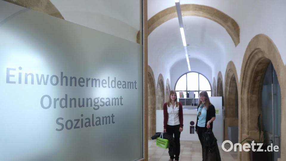 Die historischen Eigenheiten des Rathauses blieben bei der Sanierung durchaus erhalten. Doch der Funktionalität tut das keinen Abbruch, und fast noch wichtiger: Die Mitarbeiter fühlen sich hier wohl. Bild: Wolfgang Steinbacher