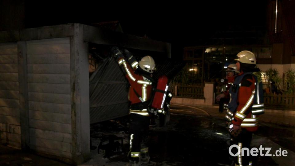 Am späten Freitagabend brannte im Kemnather Ortsteil Fortschau eine Garage. Bild: rw