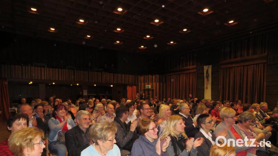 Immer wieder wurde zu den Szenen geklatscht. Bild: ubb