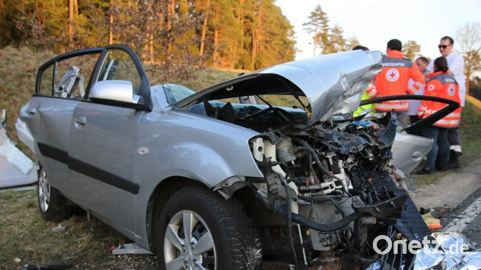 Schwerer Verkehrsunfall in Deining. Bild: jma