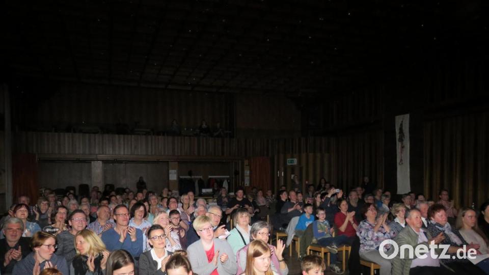 Das Publikum spendete langen, lautstarken Applaus. Bild: ubb