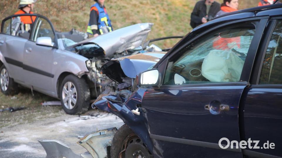Schwerer Verkehrsunfall in Deining. Bild: jma