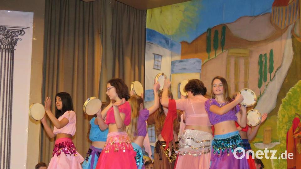 Die Bauchtanzgruppe Bashira zeigte einen Festtanz. Bild: ubb