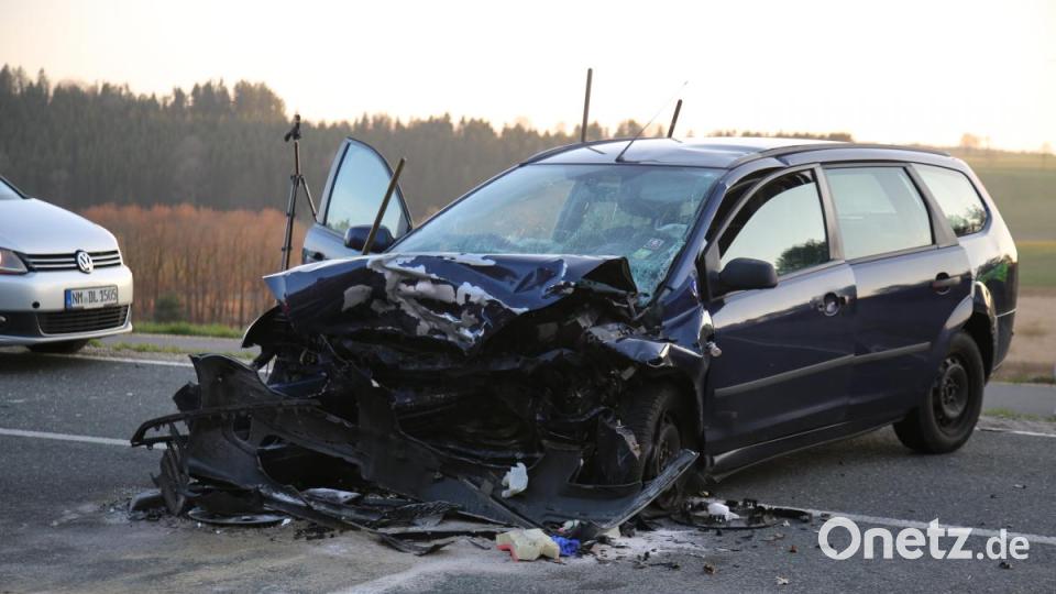 Schwerer Verkehrsunfall in Deining. Bild: jma