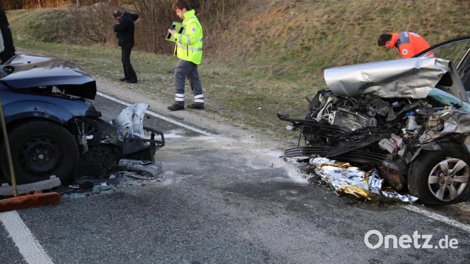 Schwerer Verkehrsunfall in Deining. Bild: jma
