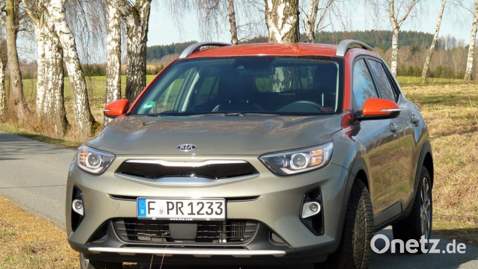 Nicht unbedingt für das Gelände gemacht ist der Stonic, auch wenn der Koreaner unter SUV firmiert. Bild: bz