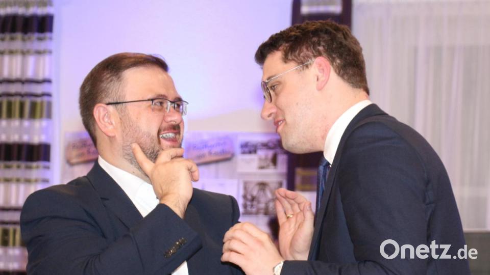 Hans Walter und Christian Doleschal (von links) im Gespräch. Bild: rpp