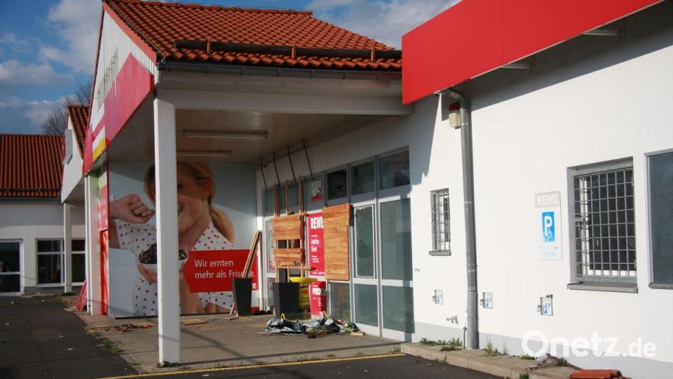 Die Brandruine wird in wenigen Wochen für immer verschwinden. Bild: wro