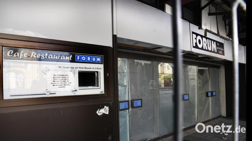Seit Jahren steht das ehemalige Forum in der Amberger Altstadt leer. Die Wiederbelebung gestaltet sich offenbar schwierig. Bild: Petra Hartl
