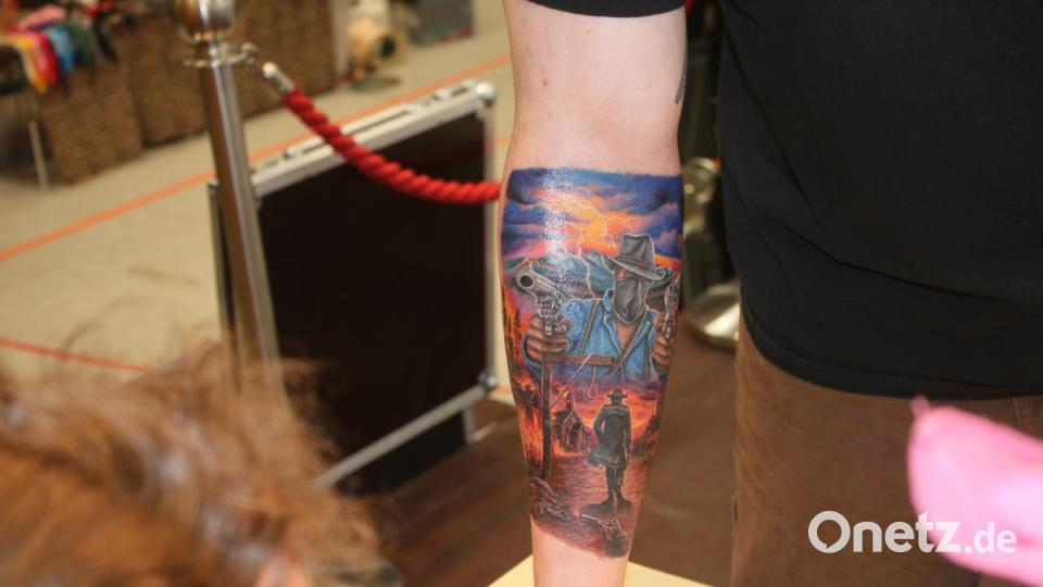 Sieger in Realistic Colour und gleichzeitig bestes Tattoo des Sonntags: Cowboys von South Ink Tattoo Bild: sne